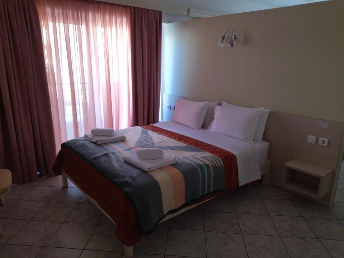 ホテル Chrisi Akti Nafpaktos 部屋 写真