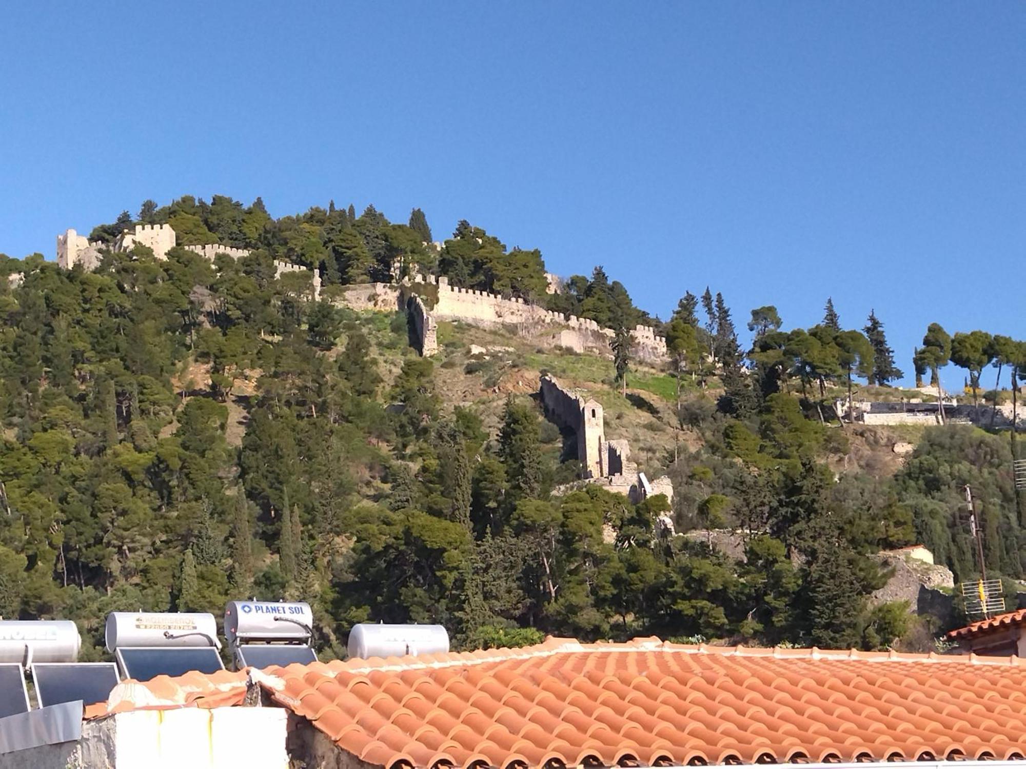 ホテル Chrisi Akti Nafpaktos エクステリア 写真
