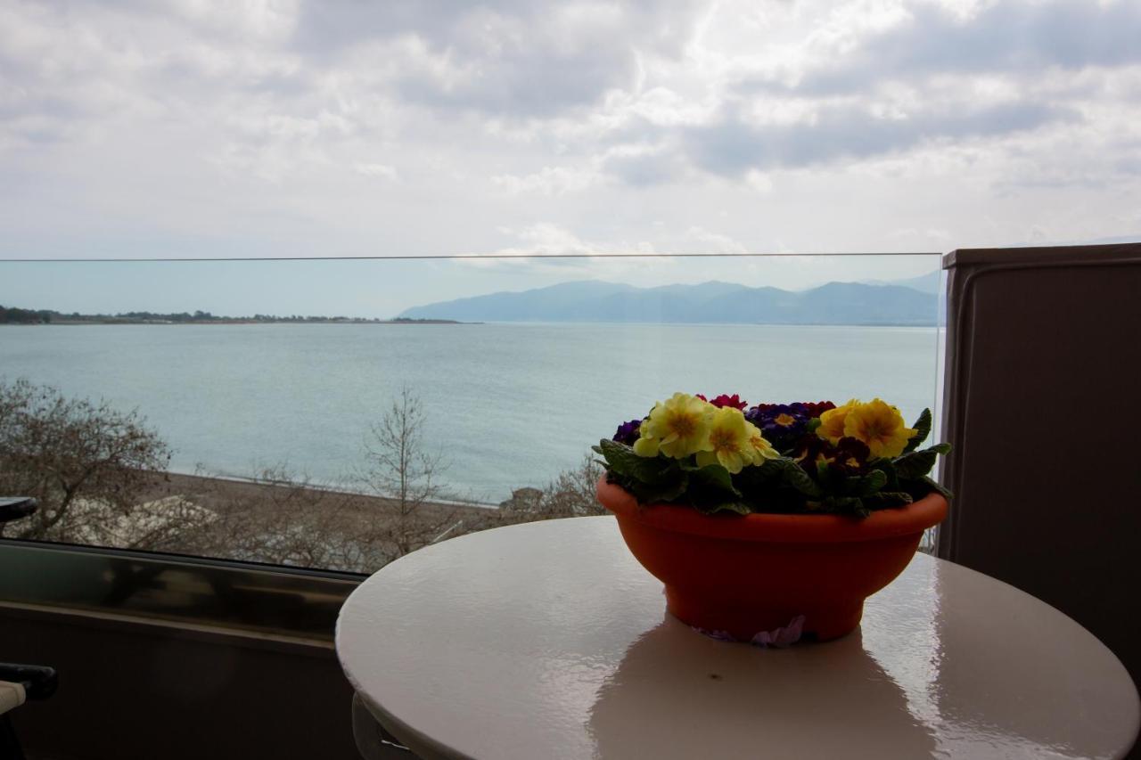 ホテル Chrisi Akti Nafpaktos エクステリア 写真