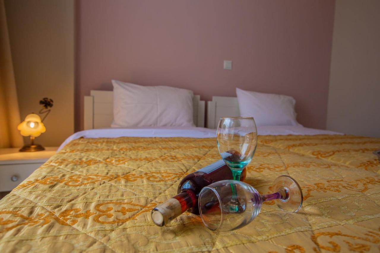 ホテル Chrisi Akti Nafpaktos エクステリア 写真