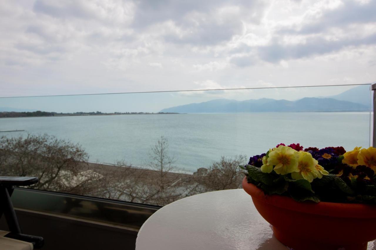 ホテル Chrisi Akti Nafpaktos エクステリア 写真