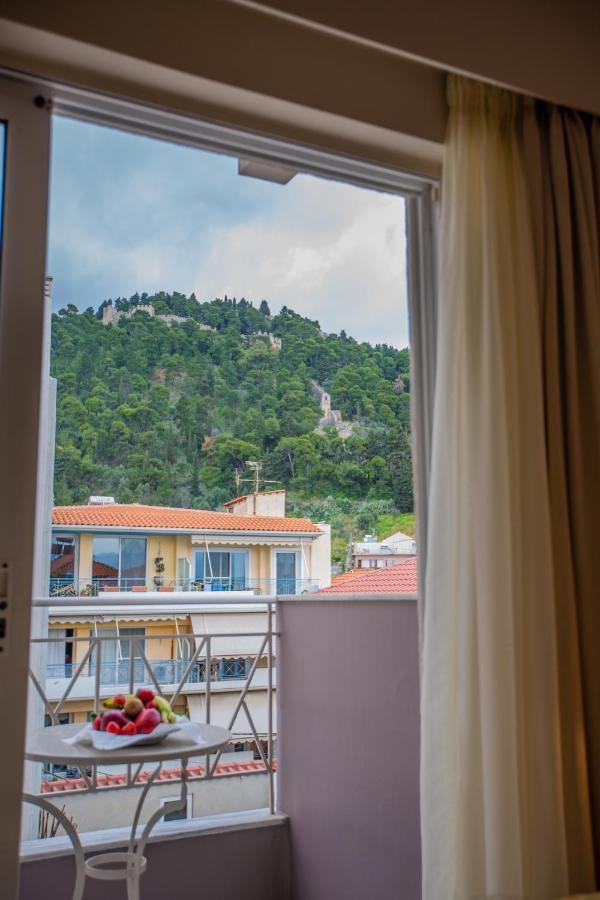 ホテル Chrisi Akti Nafpaktos エクステリア 写真