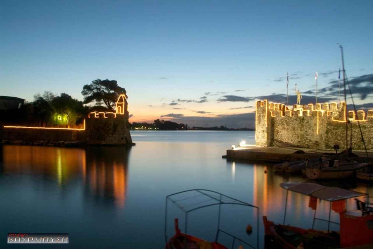 ホテル Chrisi Akti Nafpaktos エクステリア 写真