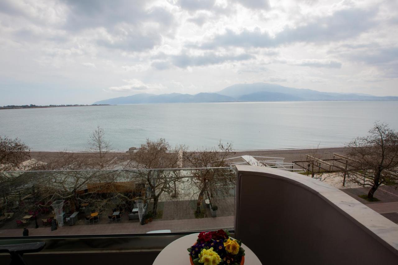 ホテル Chrisi Akti Nafpaktos エクステリア 写真